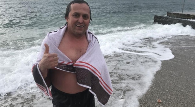 Beylikdüzü’nde kış ortasında denize girdi