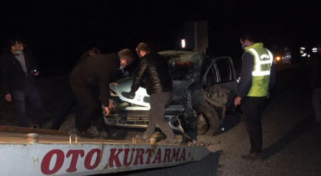Bursa'da iki araç kafa kafaya çarpıştı: 11 yaralı Bursa'da iki araç kafa kafaya çarpıştı: 11 yaralı