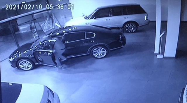 Çaldığı lüks otomobili geri bırakan genç tutuklandı Çaldığı lüks otomobili geri bırakan genç tutuklandı