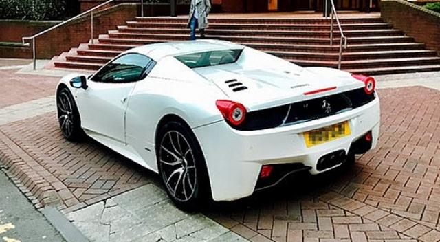 Çalıntı zannederek Ferrari’sini parçaladılar Çalıntı zannederek Ferrari’sini parçaladılar