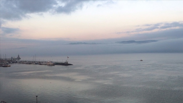 Çanakkale Boğazı kar yağışı ve fırtına nedeniyle çift yönlü transit gemi geçişlerine kapatıldı Çanakkale Boğazı kar yağışı ve fırtına nedeniyle çift yönlü transit gemi geçişlerine kapatıldı