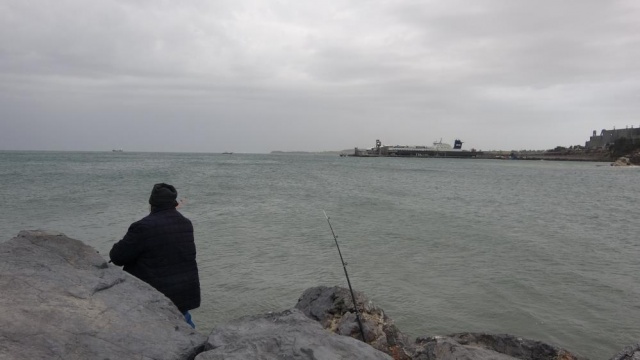 Çanakkale’de yanan Ro-Ro gemisi limana yanaştırıldı