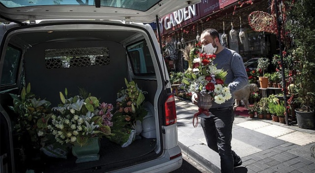 Çiçek satan iş yerlerine sokağa çıkma kısıtlamasında '14 Şubat' muafiyeti getirildi Çiçek satan iş yerlerine sokağa çıkma kısıtlamasında '14 Şubat' muafiyeti getirildi