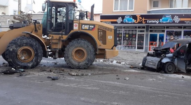 Çiftlikteki yem karma makinesine düşen genç feci şekilde can verdi Çiftlikteki yem karma makinesine düşen genç feci şekilde can verdi