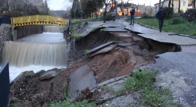 Deprem değil, sel! İstinat duvarı büyük bir gürültüyle yıkıldı Deprem değil, sel! İstinat duvarı büyük bir gürültüyle yıkıldı