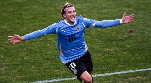 Diego Forlan: Galatasaray, Fenerbahçe ve Beşiktaş'ın bana ilgisi oldu Diego Forlan: Galatasaray, Fenerbahçe ve Beşiktaş'ın bana ilgisi oldu