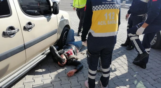 Ehliyet isteyen polise bayılma numarası yaptı Ehliyet isteyen polise bayılma numarası yaptı