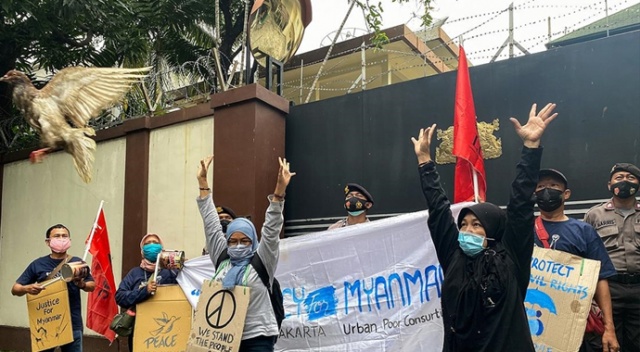 Endonezya'da Myanmar'daki askeri darbe karşıtı protesto düzenlendi Endonezya'da Myanmar'daki askeri darbe karşıtı protesto düzenlendi