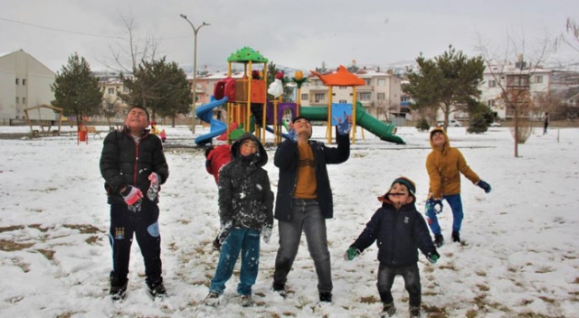 Erzincan’da karın tadını çocuklar çıkardı