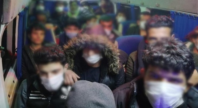 Eskişehir'de 4 araçta 63 düzensiz göçmen yakalandı