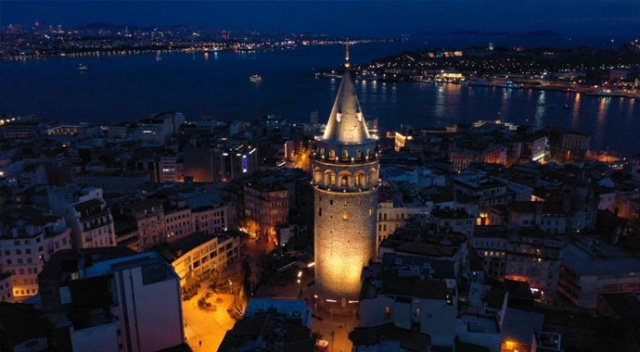 Galata Kulesi'ne rengarenk ışıklandırma Galata Kulesi'ne rengarenk ışıklandırma