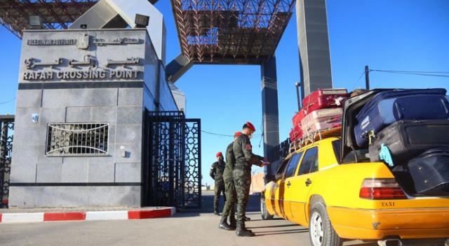 Gazze ile Mısır arasındaki Refah Sınır kapısı 4 günlüğüne açıldı Gazze ile Mısır arasındaki Refah Sınır kapısı 4 günlüğüne açıldı