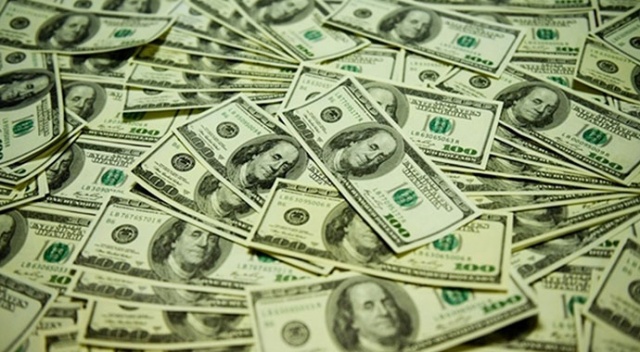 Gürcistan'da piyasaya sahte dolar süren Türk vatandaşı gözaltında Gürcistan'da piyasaya sahte dolar süren Türk vatandaşı gözaltında