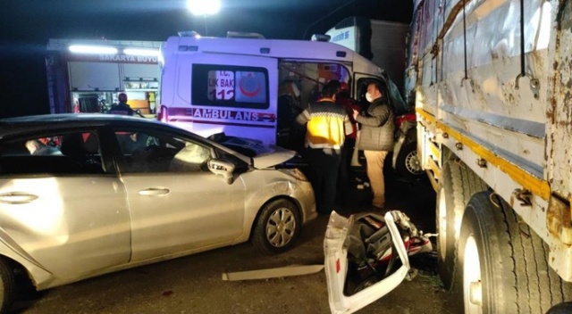Hasta taşıyan ambulans tırla çarpıştı: 2'si ağır 8 yaralı Hasta taşıyan ambulans tırla çarpıştı: 2'si ağır 8 yaralı