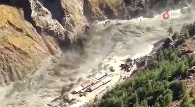 Hindistan'daki buzul felaketinde can kaybı 28'e ulaştı Hindistan'daki buzul felaketinde can kaybı 28'e ulaştı
