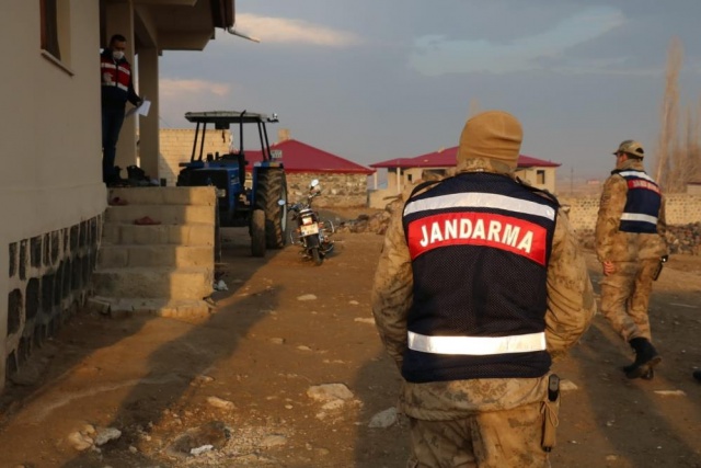 Iğdır'da jandarmadan terör operasyonu: 10 gözaltı Iğdır'da jandarmadan terör operasyonu: 10 gözaltı