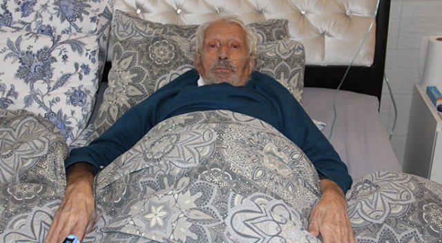 İki kez solunumu, bir kez kalbi durdu! 89 yaşında Covid-19&#039;u yendi