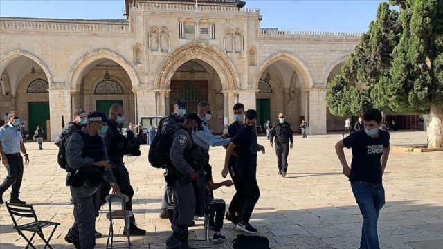 İsrail polisi korumasındaki 127 fanatik Yahudi Mescid-i Aksa'ya baskın düzenledi İsrail polisi korumasındaki 127 fanatik Yahudi Mescid-i Aksa'ya baskın düzenledi