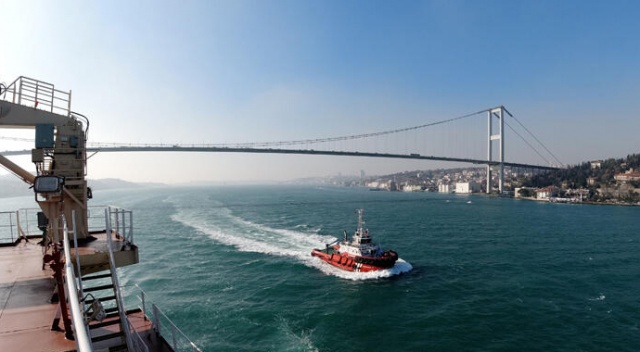 İstanbul Boğazı'nda gemi geçişleri çift yönlü trafiğe açıldı
