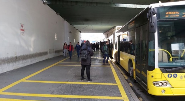 İstanbul'da toplu taşıma yasağı esnetildi İstanbul'da toplu taşıma yasağı esnetildi