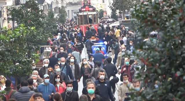 İstiklal Caddesi'nde dikkat çeken yoğunluk İstiklal Caddesi'nde dikkat çeken yoğunluk