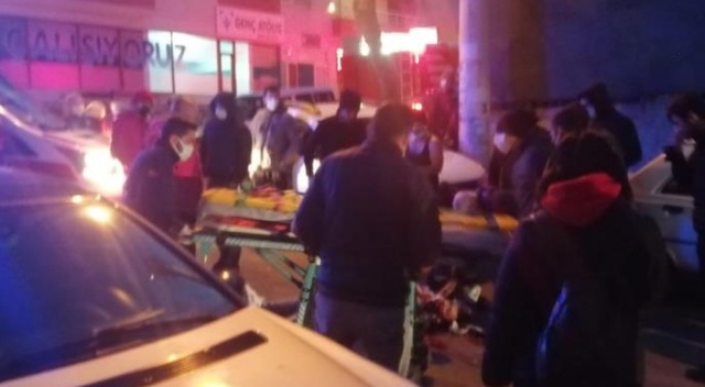 İzmir'de bıçaklı kavga: 1 ölü İzmir'de bıçaklı kavga: 1 ölü