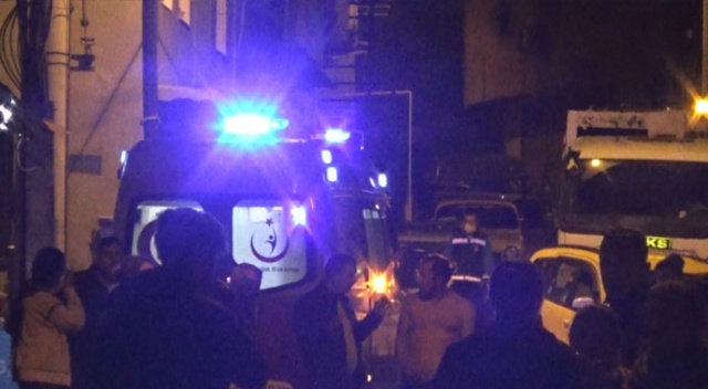 İzmir'de iki grup arasında silahlı kavga: 1 yaralı İzmir'de iki grup arasında silahlı kavga: 1 yaralı