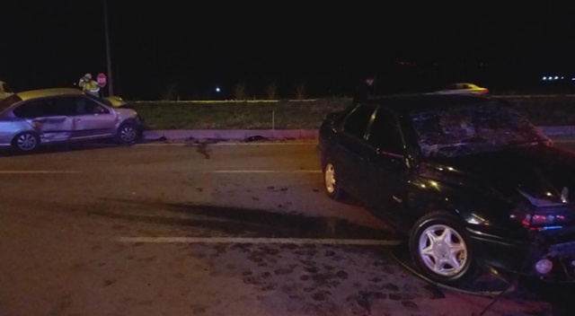 İzmir'de trafik kazası: 4 yaralı İzmir'de trafik kazası: 4 yaralı