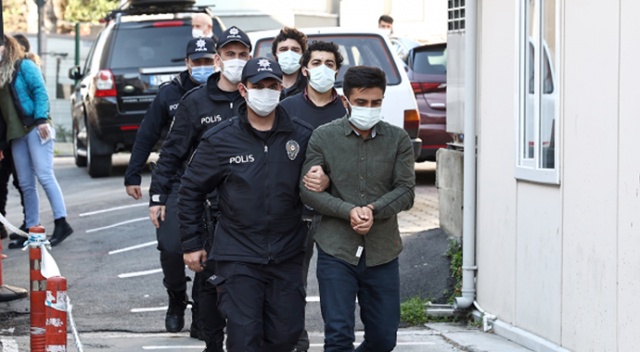 Kadıköy'deki olaylarda gözaltına alınan 23 şüpheliden 10'unun tutuklanması istendi Kadıköy'deki olaylarda gözaltına alınan 23 şüpheliden 10'unun tutuklanması istendi