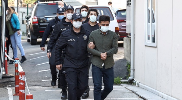 Kadıköy'deki olaylarda gözaltına alınan 23 şüpheliden 2'si tutuklandı Kadıköy'deki olaylarda gözaltına alınan 23 şüpheliden 2'si tutuklandı