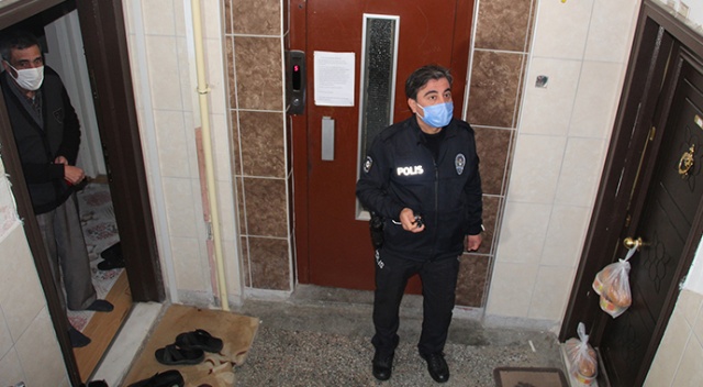Kapısına bırakılan yemekleri almayınca polisi alarma geçirdi
