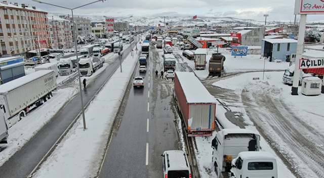 Kardan kapanan Balıkesir-Bursa yolu ulaşıma açıldı