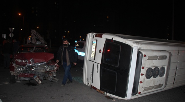 Kayseri&#039;de servis midibüsü ile otomobil çarpıştı: 6 yaralı