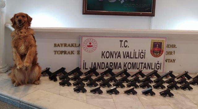 Konya'da silah kaçakçılığı operasyonu: 39 tabanca ele geçirildi, 5 şüpheli tutuklandı Konya'da silah kaçakçılığı operasyonu: 39 tabanca ele geçirildi, 5 şüpheli tutuklandı