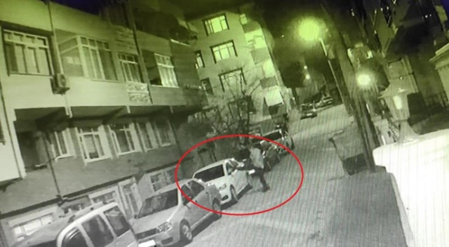 Mahalle mahalle gezerek otomobilleri böyle parçaladılar Mahalle mahalle gezerek otomobilleri böyle parçaladılar
