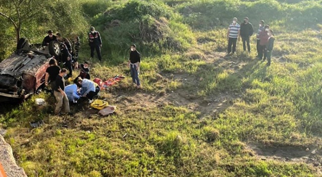 Mersin'de otomobil 12 metrelik uçuruma yuvarlandı Mersin'de otomobil 12 metrelik uçuruma yuvarlandı