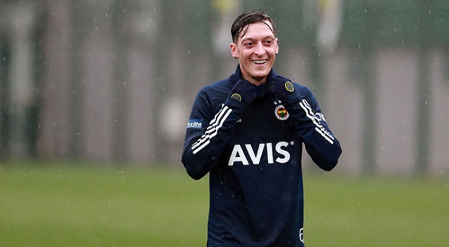 Mesut Özil'in derbi heyecanı Mesut Özil'in derbi heyecanı