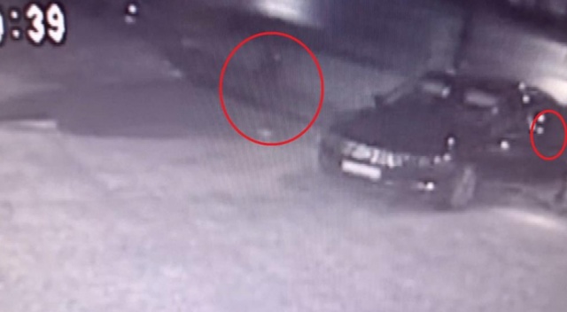 Oto galeriden çaldıkları yarım milyonluk aracı geri getirdiler Oto galeriden çaldıkları yarım milyonluk aracı geri getirdiler