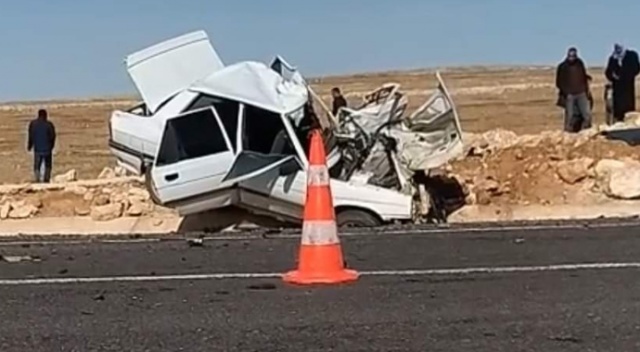 Otomobil minibüsle çarpıştı:1 ölü, 3 yaralı