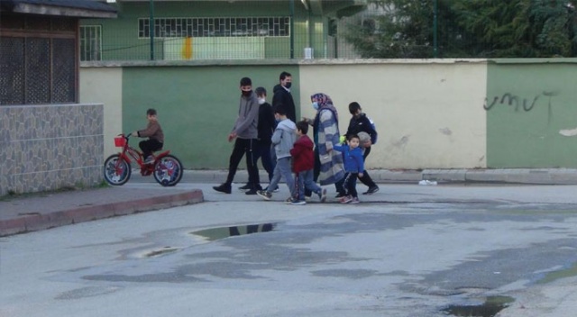 Polis ve siren sesini duyan kaçıyor Polis ve siren sesini duyan kaçıyor