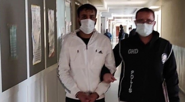 Polislerin durdurduğu otomobilden 4 kaçak göçmen çıktı Polislerin durdurduğu otomobilden 4 kaçak göçmen çıktı
