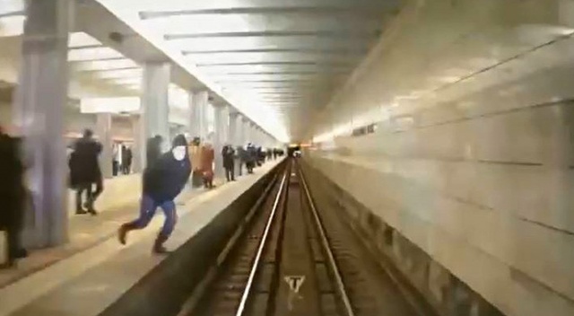 Rusya'da metro istasyonunda dehşet anları