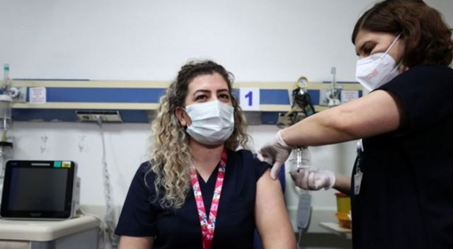 Sağlık çalışanları ikinci doz Covid-19 aşılarını bu hafta olmaya başlıyor