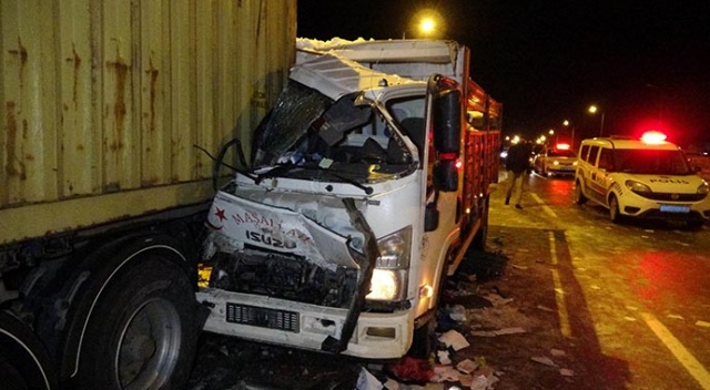 Samsun'da buzlanan viyadükte 15 araç çarpıştı: 4 yaralı