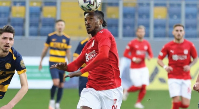 Sivasspor’da Kayode sakatlandı Sivasspor’da Kayode sakatlandı