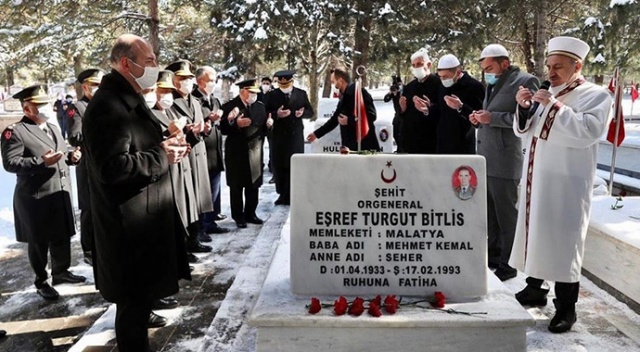 Soylu Eşref Bitlis'in kabrini ziyaret etti Soylu Eşref Bitlis'in kabrini ziyaret etti