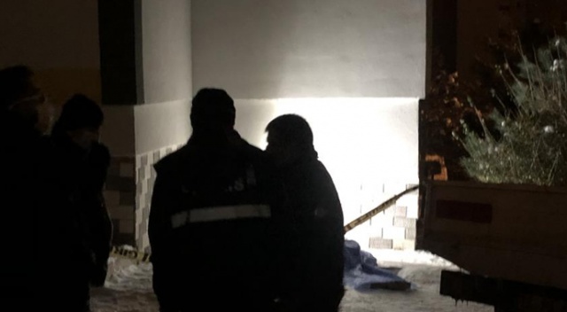 Şüpheli araçtan silah ve uyuşturucu çıktı Şüpheli araçtan silah ve uyuşturucu çıktı
