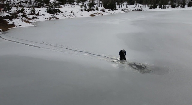 Suya düşen gözlükler için eksi 10 derecede donduran macera