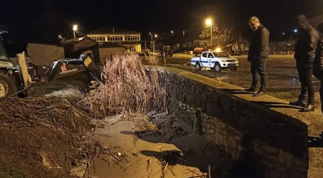 Tekirdağ&#039;da şiddetli sağanak sonrası yol çöktü