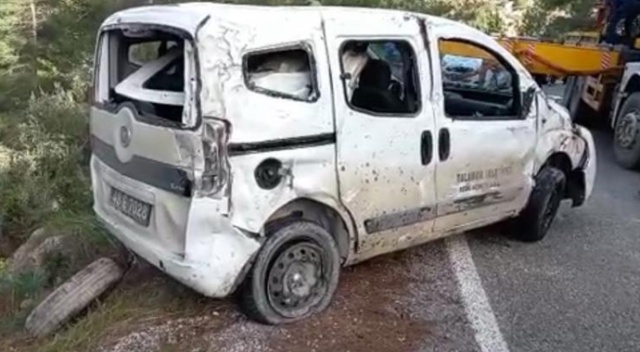 Uçuruma yuvarlanan belediye aracının şoförü yaralandı Uçuruma yuvarlanan belediye aracının şoförü yaralandı